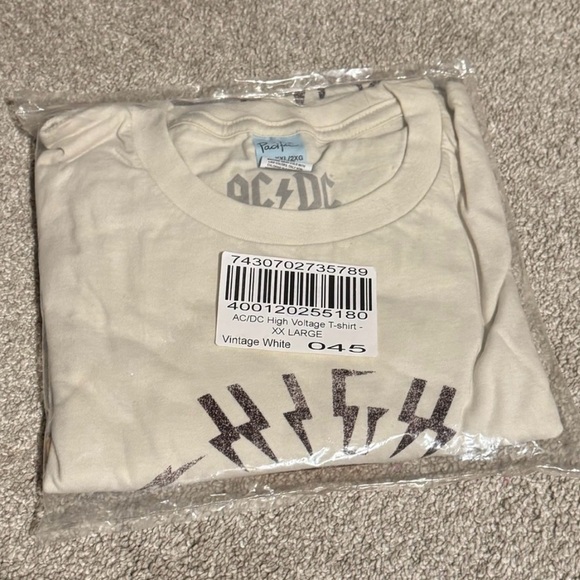 AC/DC NWT High Voltage Graphic Band Tee Vintage Wash Unisex XXL - Picture 2 of 3